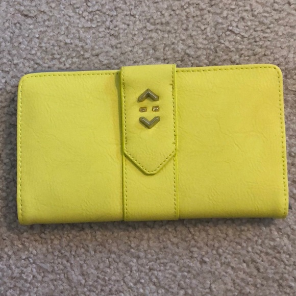 Stella Dot Wallet Arrow lime green Never used - Picture 1 of 3